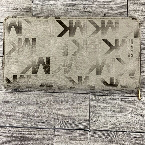 Michael Kors Zip Around Wallet - Picture 2 of 13